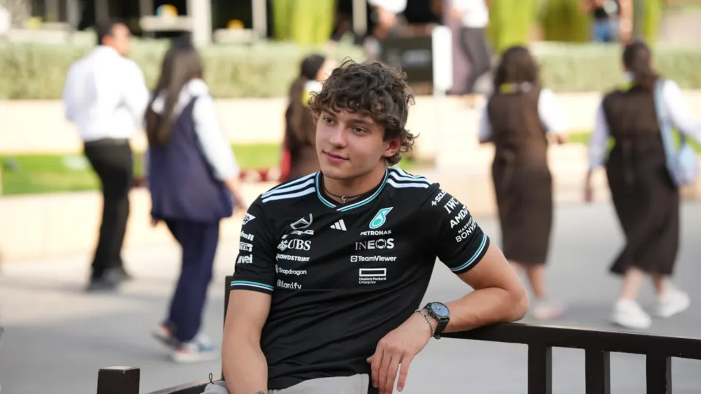 kimi antonelli struck 250410g 1200