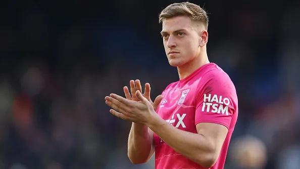 Manchester United Urged to Pair Liam Delap with Proven Goalscorer