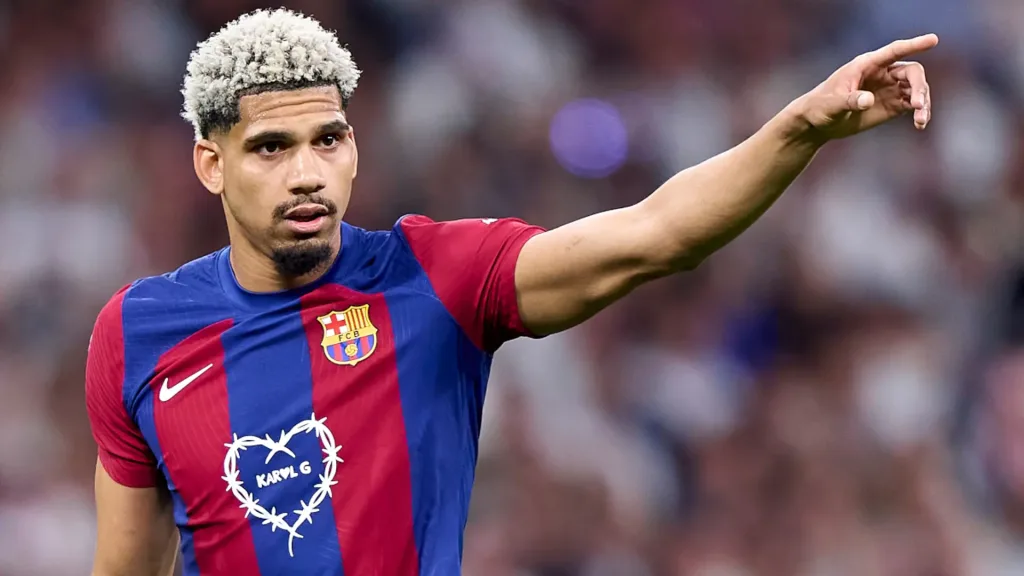 How Much Does Ronald Araujo Earn at Barcelona? ronald araujo 1200g