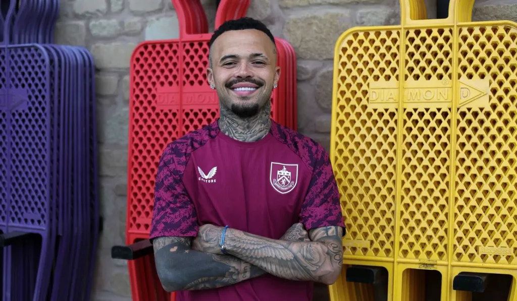 Burnley Secure Dutch Star Quilindschy Hartman on Four-Year Deal from Feyenoord Hartman Burnley