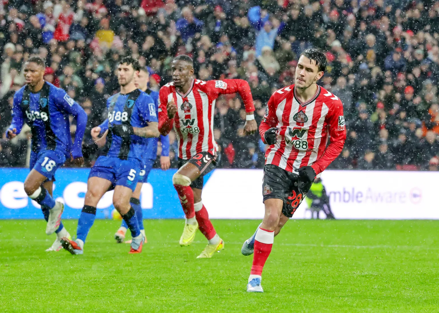 sunderlands enzo le fees celebrates 1041908417