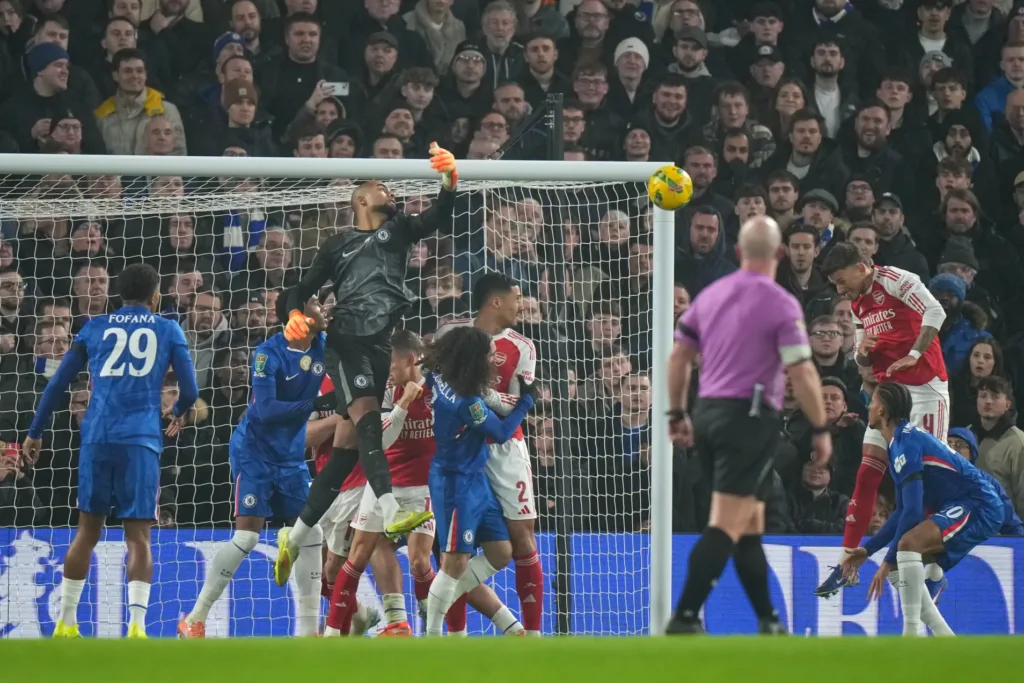 arsenals ben white right scores 1051517324