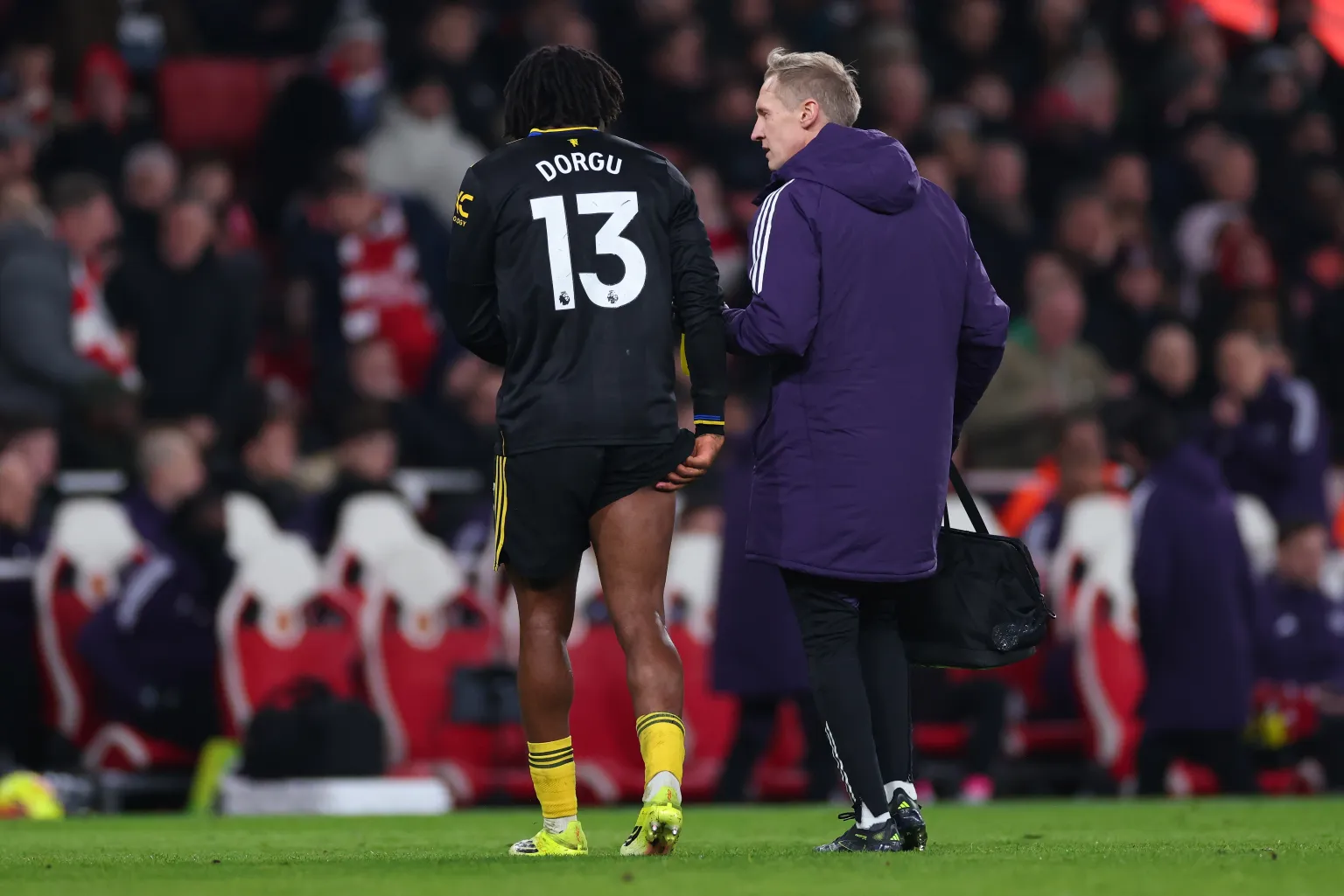 patrick dorgu manchester united leaves 1054177344