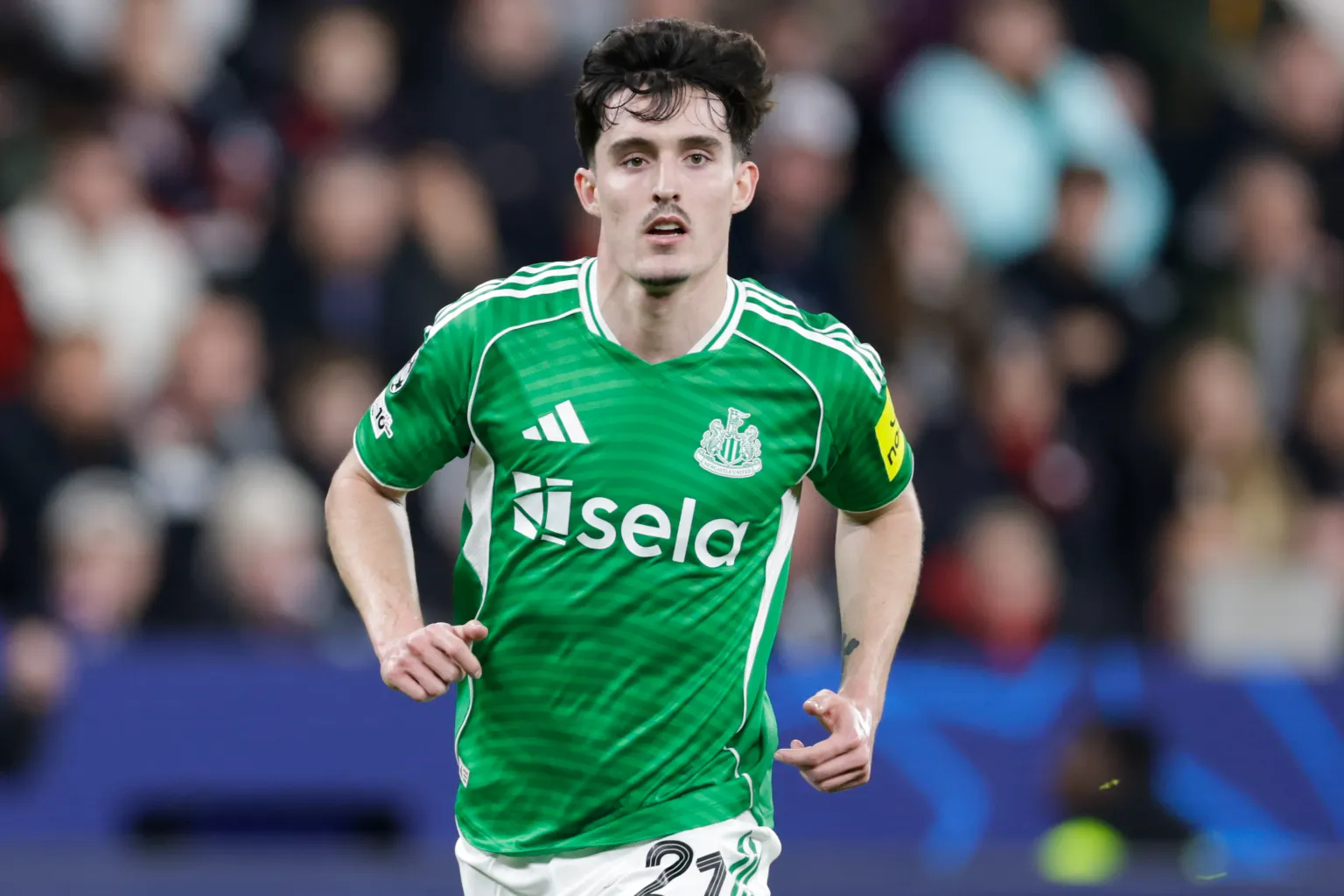 tino livramento newcastle united fc 1050361889 a401e2