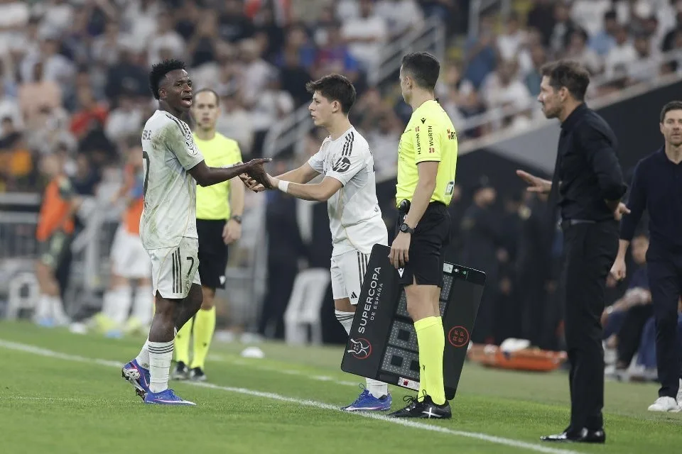 Derby Drama as Simeone and Vinícius Clash During Real Madrid Victory 1 vinicius simeone